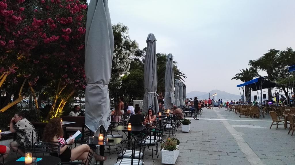 Paris Spacious Beach Apartment ลูตรากี ภายนอก รูปภาพ